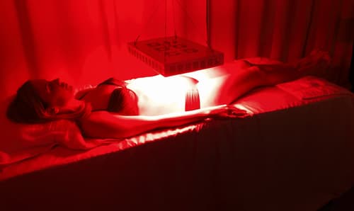 NUSHAPE red light therapy treatment in progress